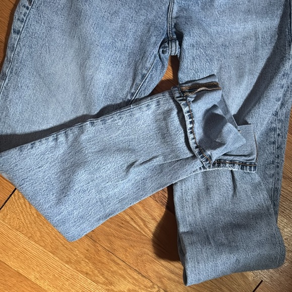 Good American| ‘Good Classic’ Slim Straight Cuffed Jean - Picture 8 of 8